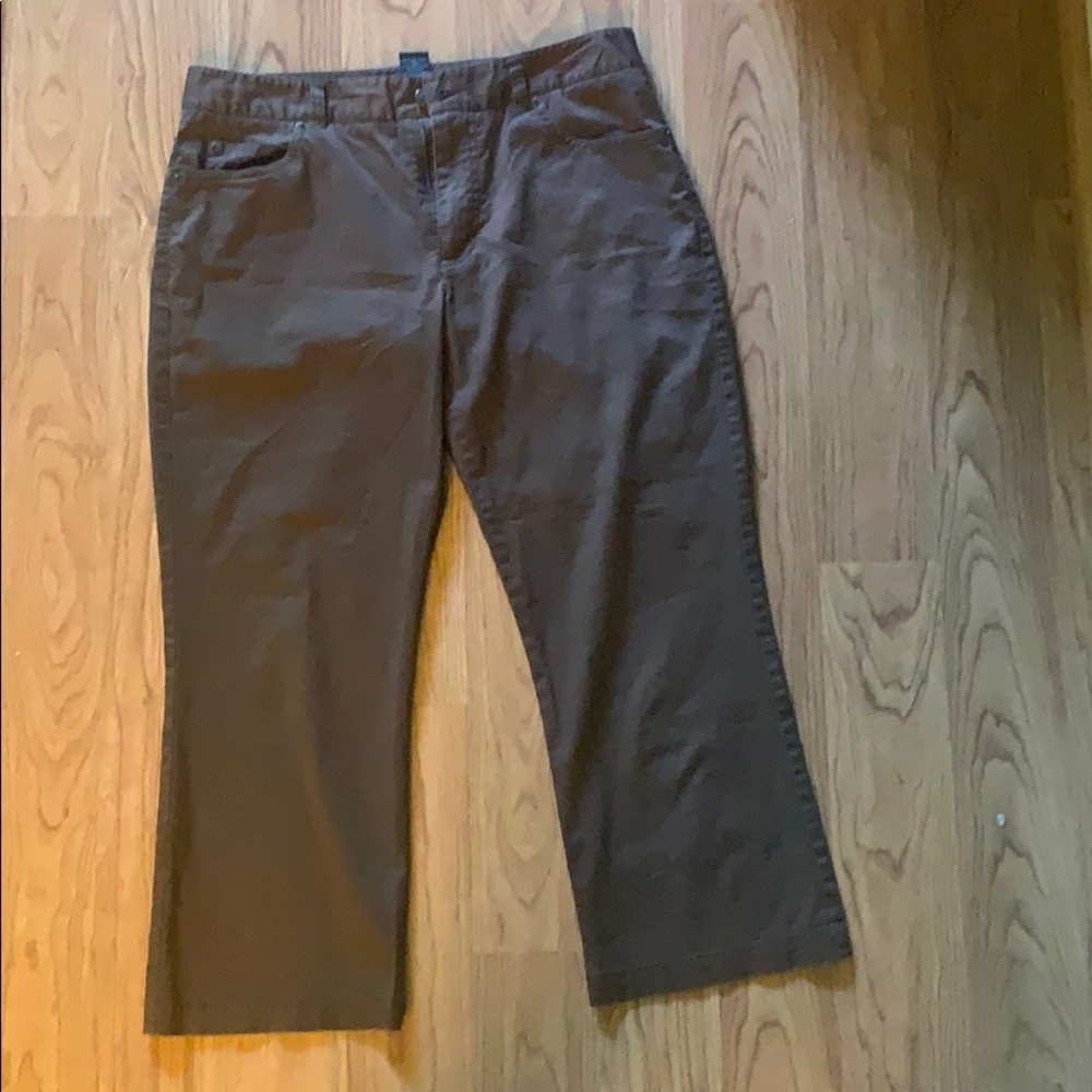 Brown capris